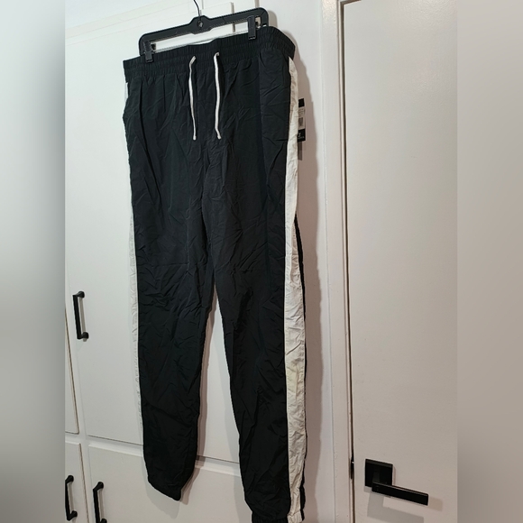 Elwood Black and White Men's Track Pants - Picture 3 of 4